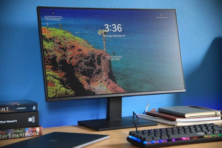 Monitor Ultra Slim & Bezel-less  – 24 Inches FHD Resolution