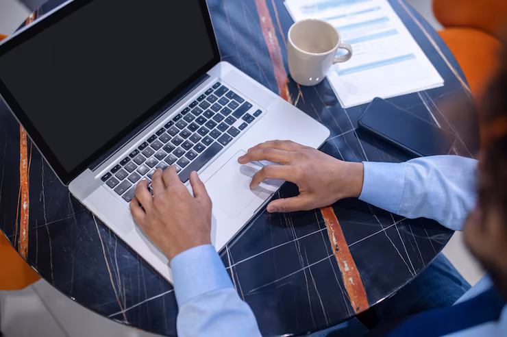 Laptop rent in Noida